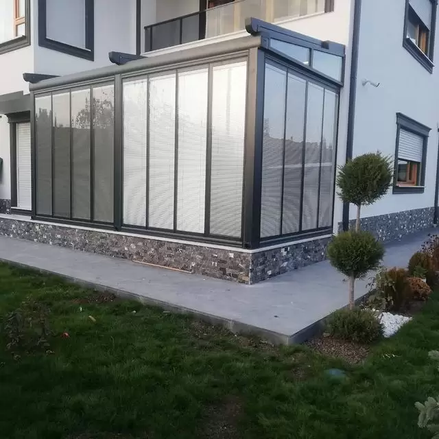 Küçükçekmece’de modern pergola tente sistemleri uygulaması